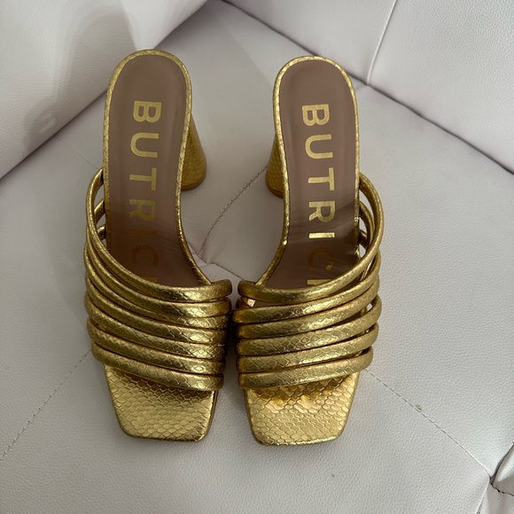 Gorgeous Gold Heels - Picture 2 of 4